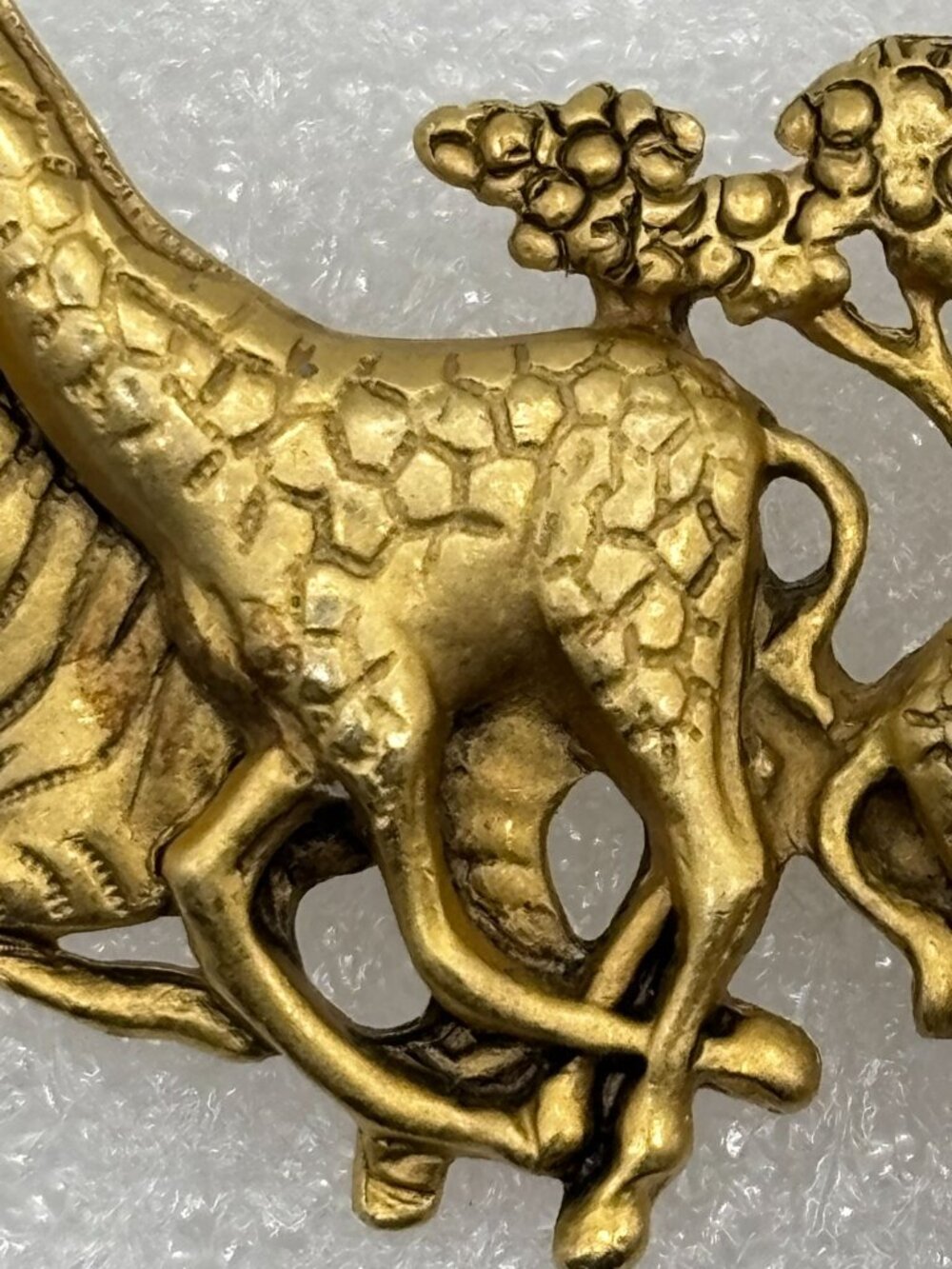 Vintage AJC Safari Stampede Brooch Pin 1970s or 80s Gold Tone Dimensional Signed - Picture 7 of 16